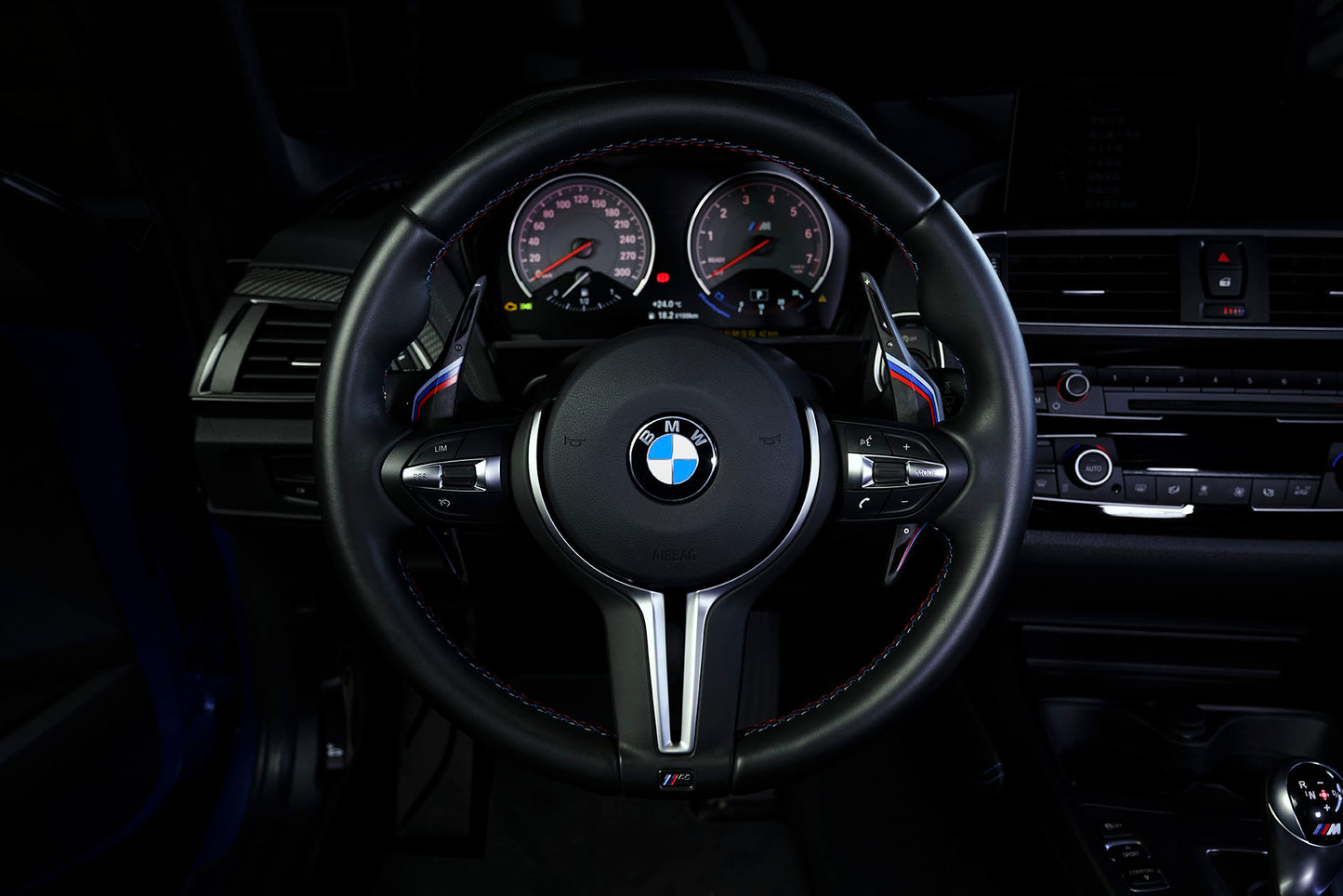 BMW M系列鍛造碳 消光經典M三色